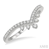 1/4 ctw Chevron Shank Round Cut Diamond Band in 14K White Gold