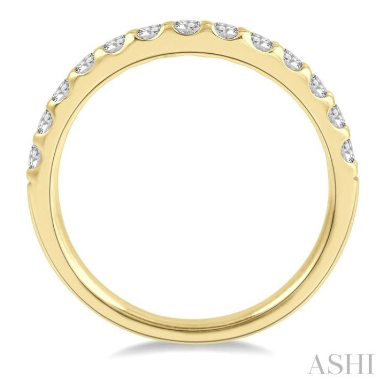 1/2 ctw Arched Center Round Cut Diamond Wedding Band in 14K Yellow Gold