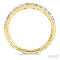 1/2 ctw Arched Center Round Cut Diamond Wedding Band in 14K Yellow Gold