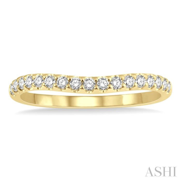 1/4 ctw Arched Center Round Cut Diamond Wedding Band in 14K Yellow Gold