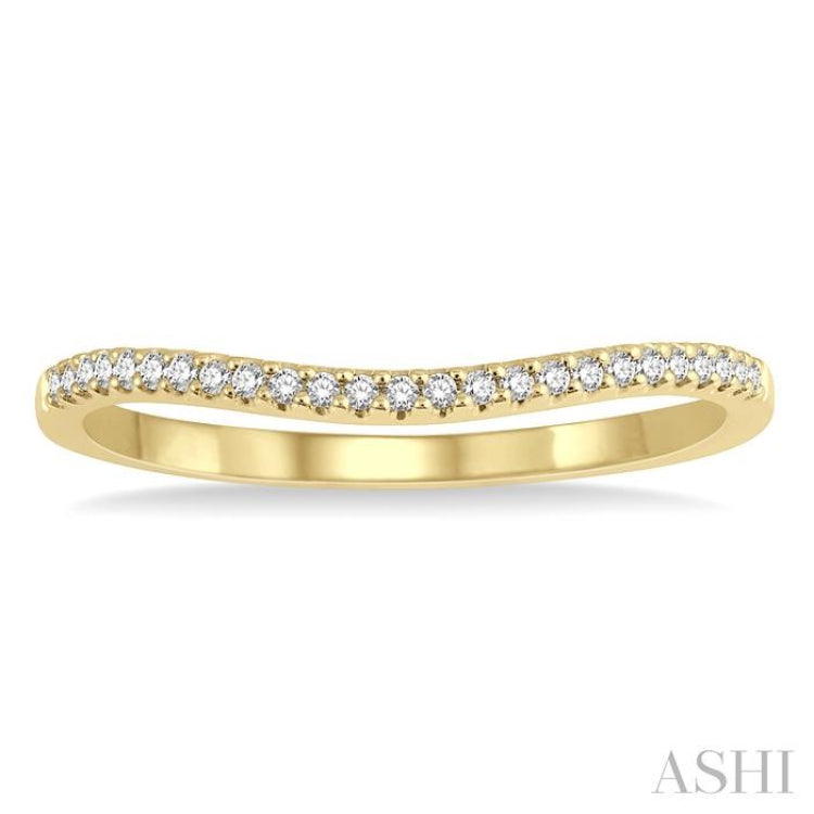 1/10 ctw Arched Center Round Cut Diamond Wedding Band in 14K Yellow Gold