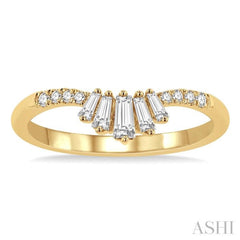 1/4 ctw Chevron Baguette Crown and Round Cut Diamond Fashion Ring in 14K Yellow Gold