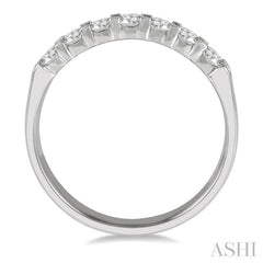 3/4 ctw 7 Stone Round Cut Diamond Wedding Band in Platinum