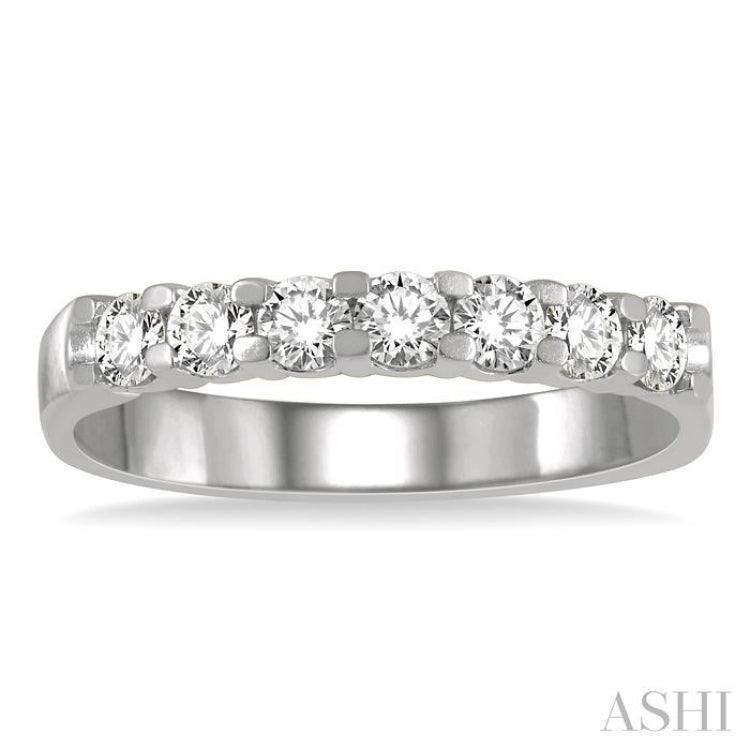 3/4 ctw 7 Stone Round Cut Diamond Wedding Band in Platinum