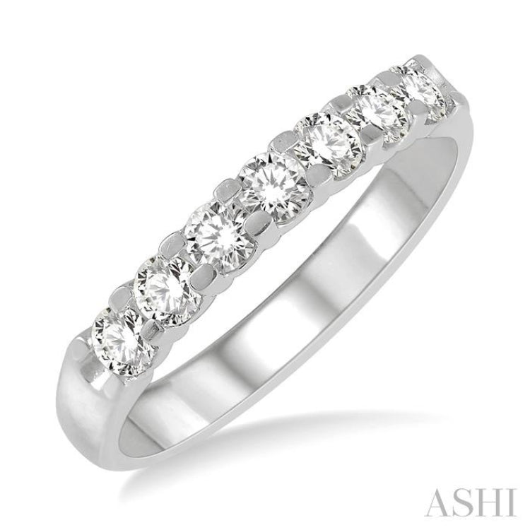 1/2 ctw 7 Stone Round Cut Diamond Wedding Band in Platinum