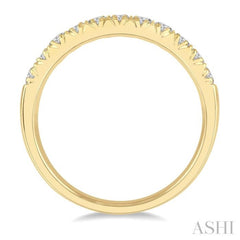1/2 ctw 11 Stone Round Cut Diamond Wedding Band in 14K Yellow Gold