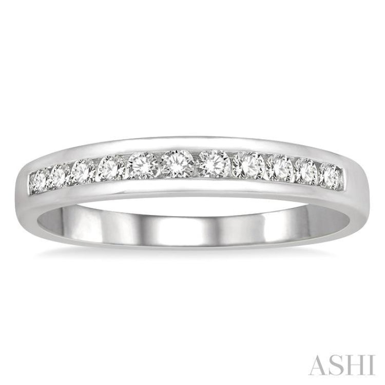 1/4 ctw Channel Set 11 Stone Round Cut Diamond Wedding Band in Platinum