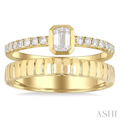 1/2 ctw Split Twin Row Bezel Set Emerald and Round Cut Diamond Fashion Ring in 14K Yellow Gold