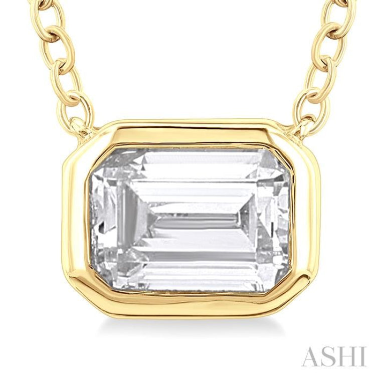 1/4 ctw Emerald Pie Cut Diamond Fashion Pendant With Chain in 14K Yellow Gold