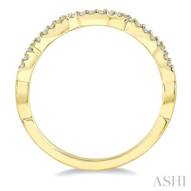 1/10 Ctw Waves Round Cut Diamond Wedding Band in 14K Yellow Gold