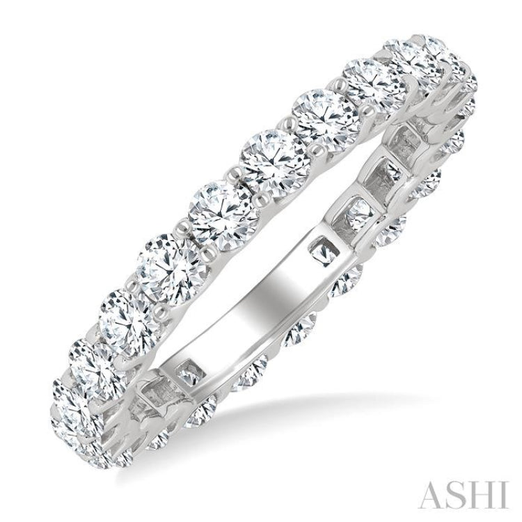 2 Ctw Round Cut Diamond Eternity Band in 14K White Gold