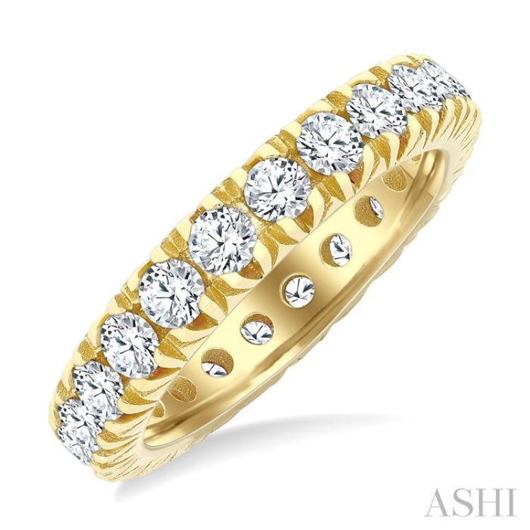 2 Ctw Round Cut Diamond Eternity Wedding Band in 14K Yellow Gold