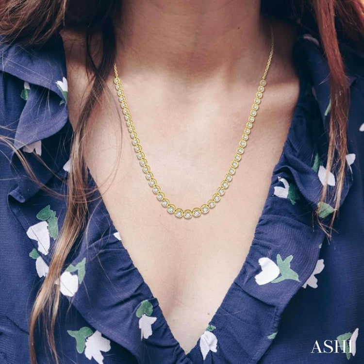 3 Ctw Round Cut Diamond Illusion Necklace in 10K Yellow Gold