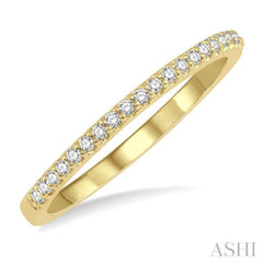 1/10 Ctw Round Cut Diamond Wedding Band in 14K Yellow Gold