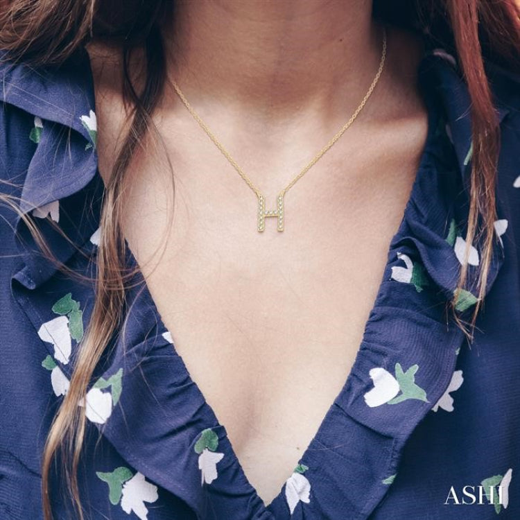 1/20 Ctw Initial 'H' Round Cut Diamond Pendant With Chain in 10K Yellow Gold