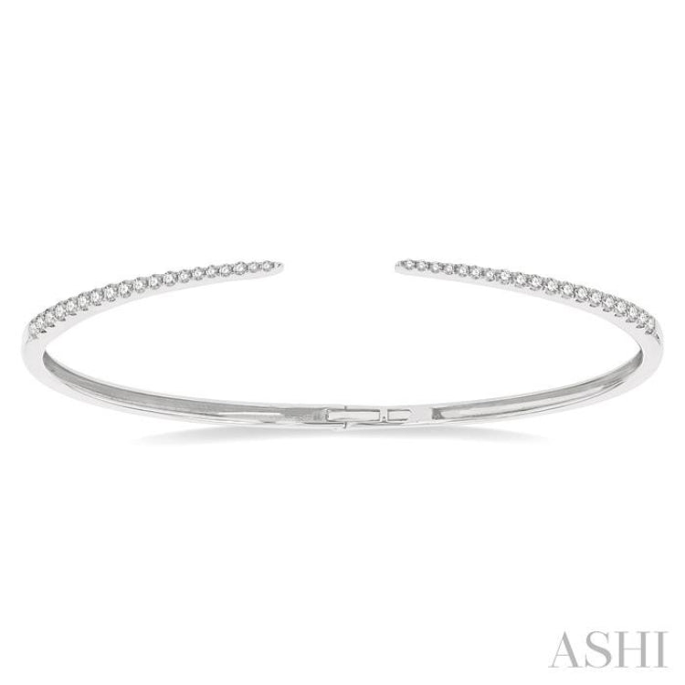 1/2 Ctw Round Cut Diamond Claw Cuff Bangle in 14K White Gold