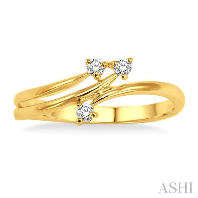 1/10 Ctw Round Cut Diamond Ring in 10K Yellow Gold