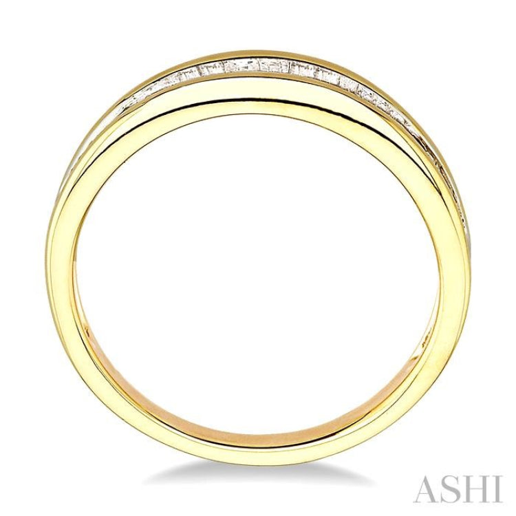1/2 Ctw Channel Set Baguette Cut Diamond Wedding Band in 14K Yellow Gold