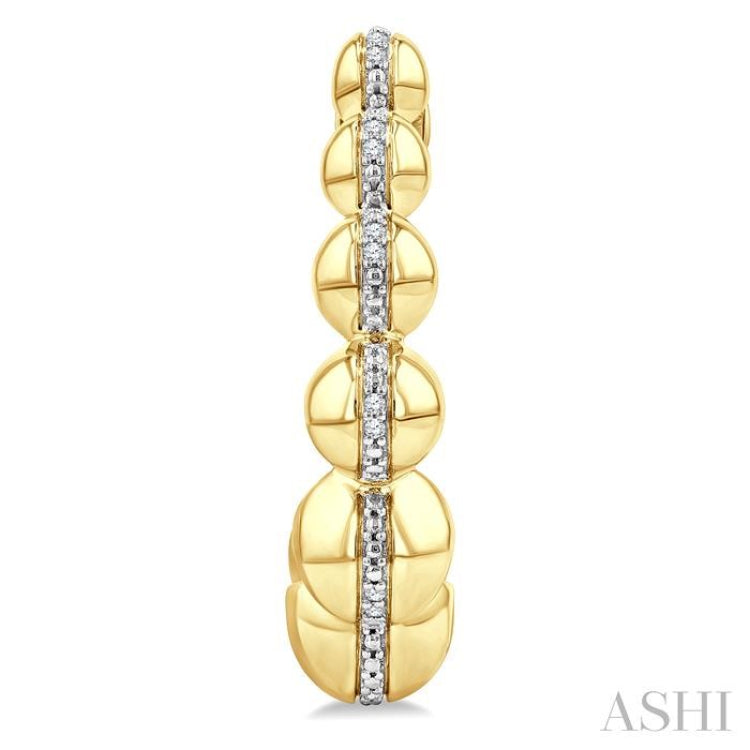 1/10 Ctw Bold Graduated Hemisphere Round Cut Diamond Fashion Half Hoop Earrings in Yellow Gold Vermeil