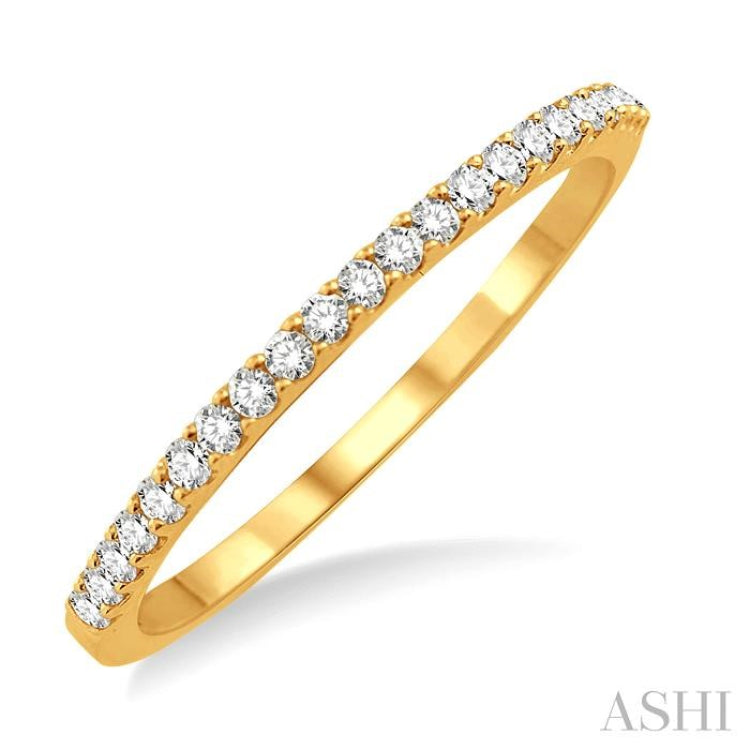 1/5 ctw Round Cut Diamond Wedding Band in 14K Yellow Gold