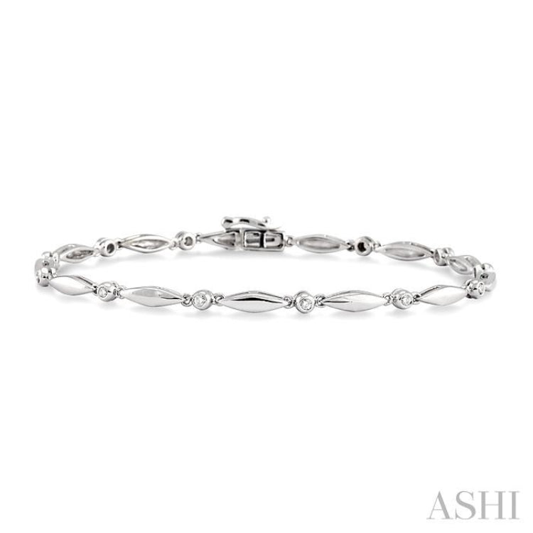 1/4 ctw Boat Shape Round Cut Diamond Bracelet in 10K White Gold