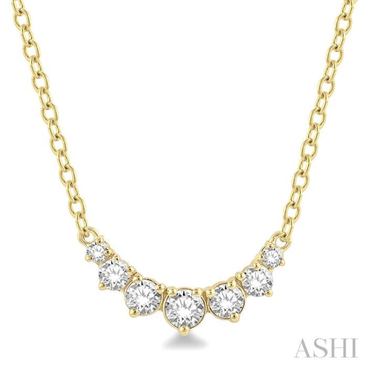 1/4 ctw Graduated Diamond Smile Necklace in 14K Yellow Gold