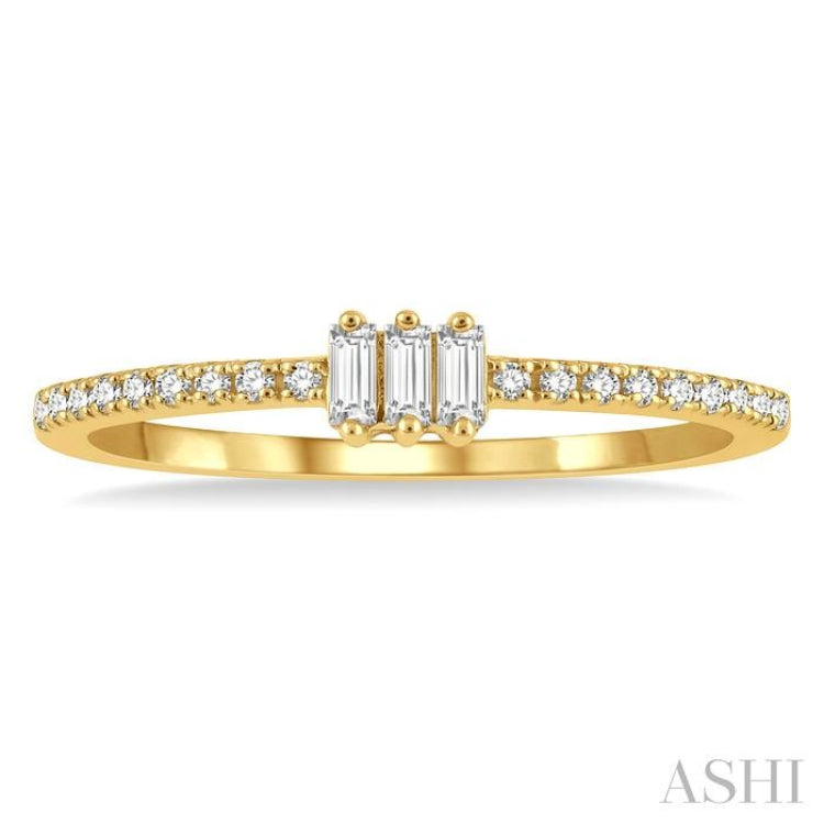 1/5 ctw Baguette and Round Cut Diamond Petite Fashion Ring in 10K Yellow Gold