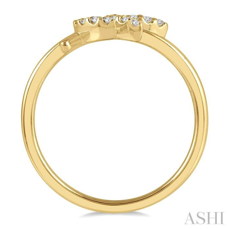 1/10 ctw Leaf Motif Round Cut Diamond Petite Fashion Ring in 10K Yellow Gold