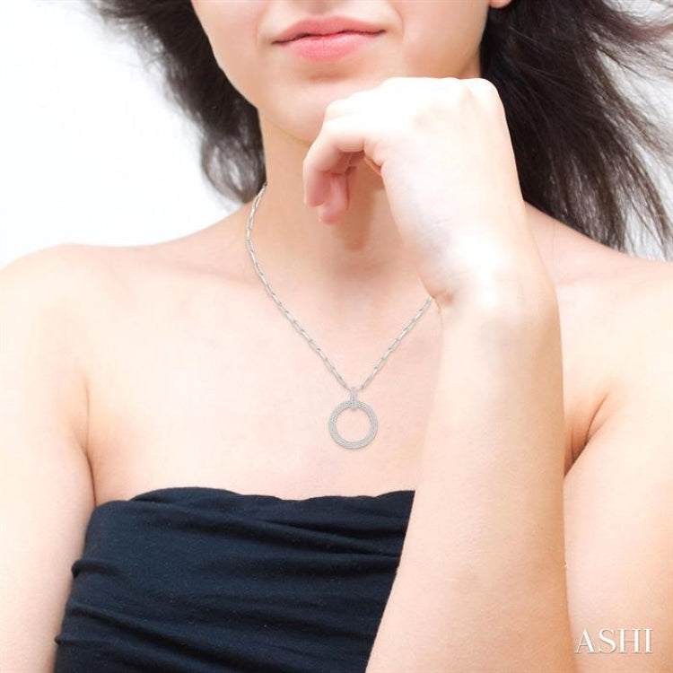 1/2 ctw Circle Of Love Round Cut Diamond Pendant With Chain in 14K White Gold