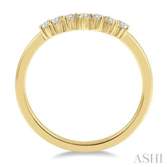 1/6 ctw Vintage Circular Mount Curved Center Round Cut Diamond Wedding Band in 14K Yellow Gold