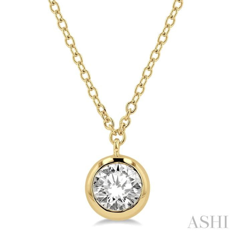 1/2 ctw Round Cut Diamond Pendant With Chain in 14K Yellow Gold