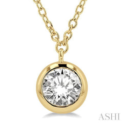 1/2 ctw Round Cut Diamond Pendant With Chain in 14K Yellow Gold