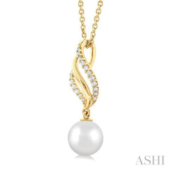 7 MM Conch Round Shape Cultured Pearl and 1/10 ctw Conch Round Cut Diamond Fashion Pendant With Chain in 10K Yellow Gold