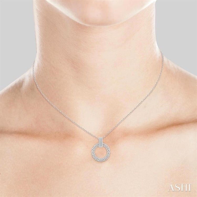1/8 ctw Cable Chain Inspired Bold Weave Circle Round Cut Diamond Pendant With Chain in Sterling Silver