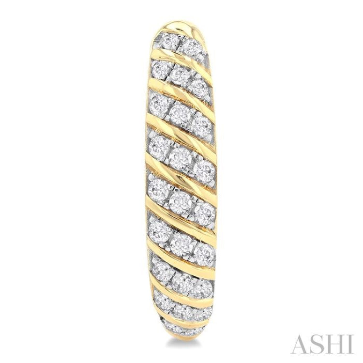 1/2 ctw Ribbed Swirl Round Cut Diamond Fashion Hoop Earring in 10K Yellow Gold