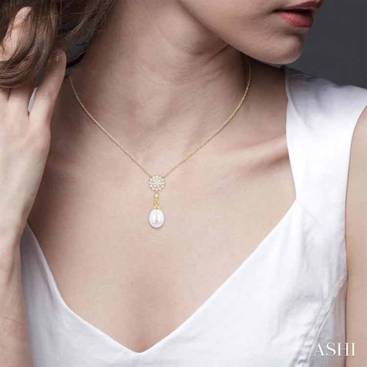 9X7 MM Drop Shape Cultured Pearl and 1/5 ctw Sunflower Round Cut Diamond Fashion Pendant With Chain in 14K Yellow Gold