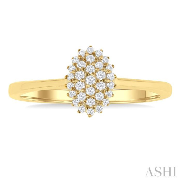 1/6 ctw Petite Oval Shape Round Cut Diamond Cluster Fashion Ring in 10K Yellow Gold