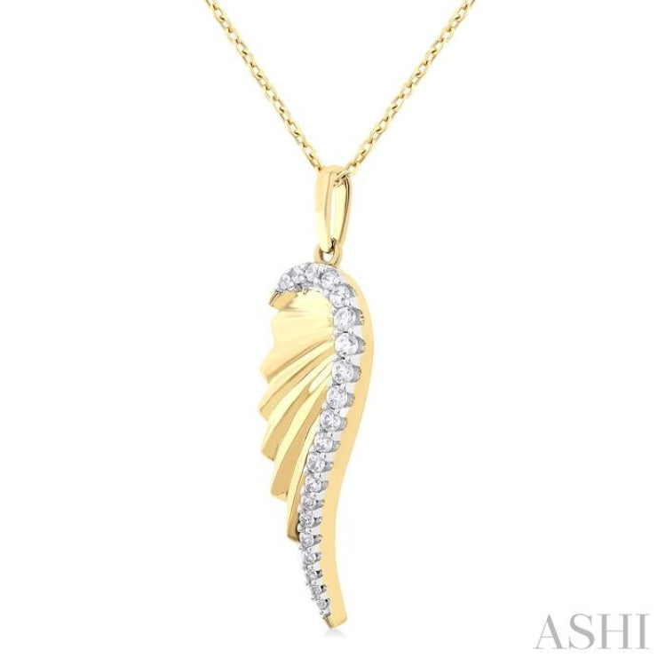 1/5 ctw Fluted Texture Angel Wing Round Cut Diamond Fashion Pendant With Chain in 10K Yellow Gold