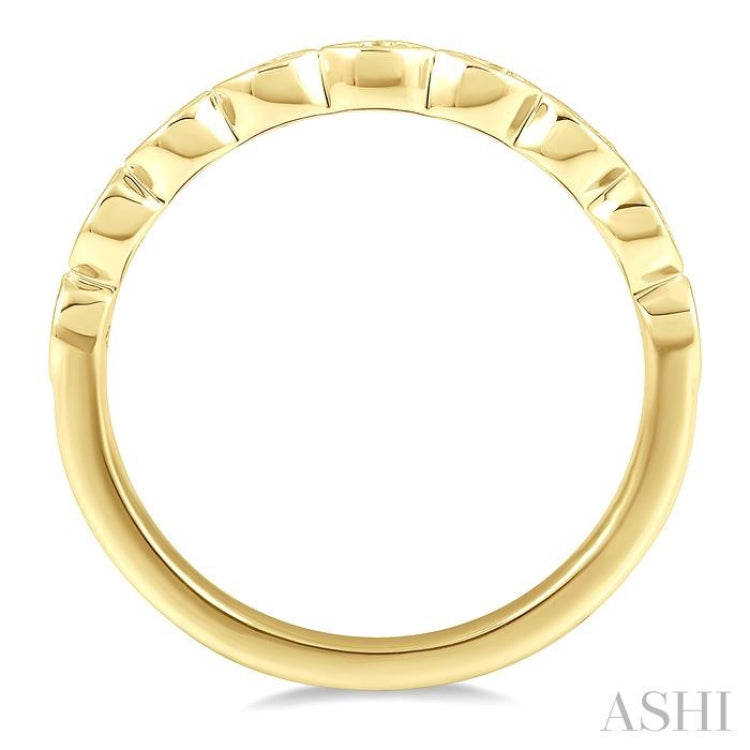 1/10 Ctw Marquise Mount Link Round Cut Diamond Wedding Band in 14K Yellow Gold