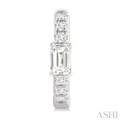 .40CTRDDM PETITE HUGGIE ER WG 14K-G*