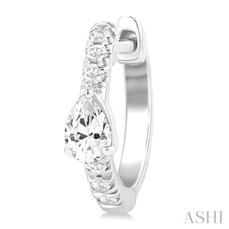 .40CTRDDM PETITE HUGGIE ER WG 14K-G*