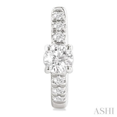 .40CTRDDM PETITE HUGGIE ER WG 14K-G*