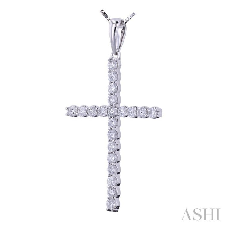 1/2 ctw Cross Shared Prong Set Round Cut Diamond Pendant With Chain in 14K White Gold