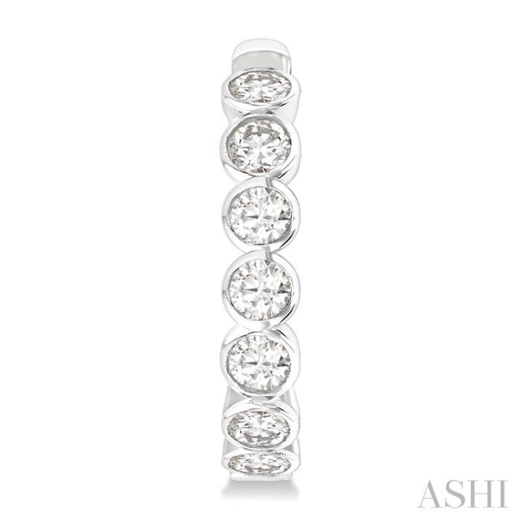 1.00CTRDDM ROUND BEZEL HOOP ER WG 14K G*