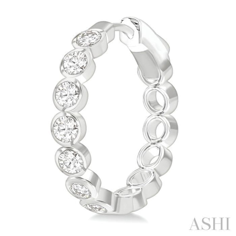 1.00CTRDDM ROUND BEZEL HOOP ER WG 14K G*