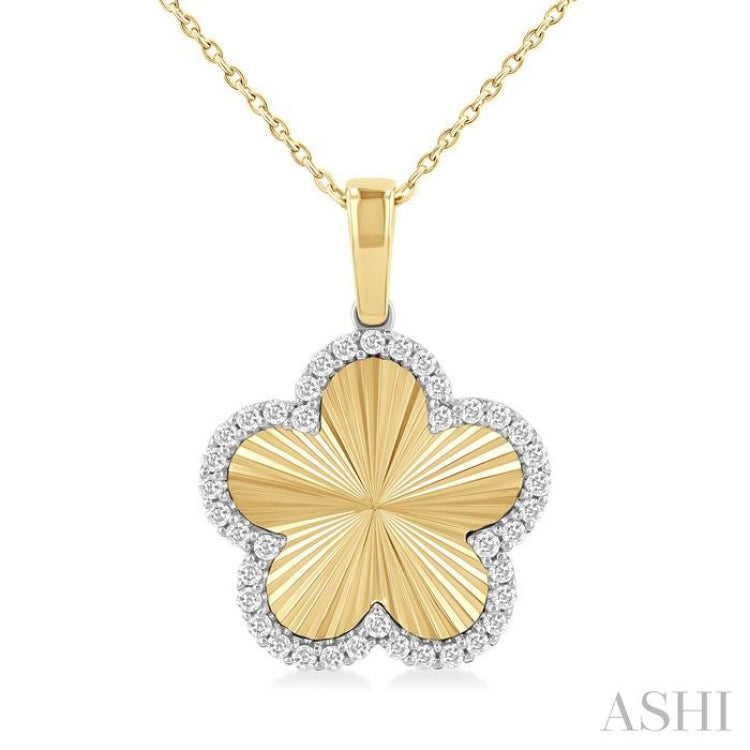 1/4 ctw Fluted Texture Clover Round Cut Diamond Fashion Pendant With Chain in 14K Yellow and White Gold