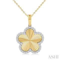 1/4 ctw Fluted Texture Clover Round Cut Diamond Fashion Pendant With Chain in 10K Yellow and White Gold
